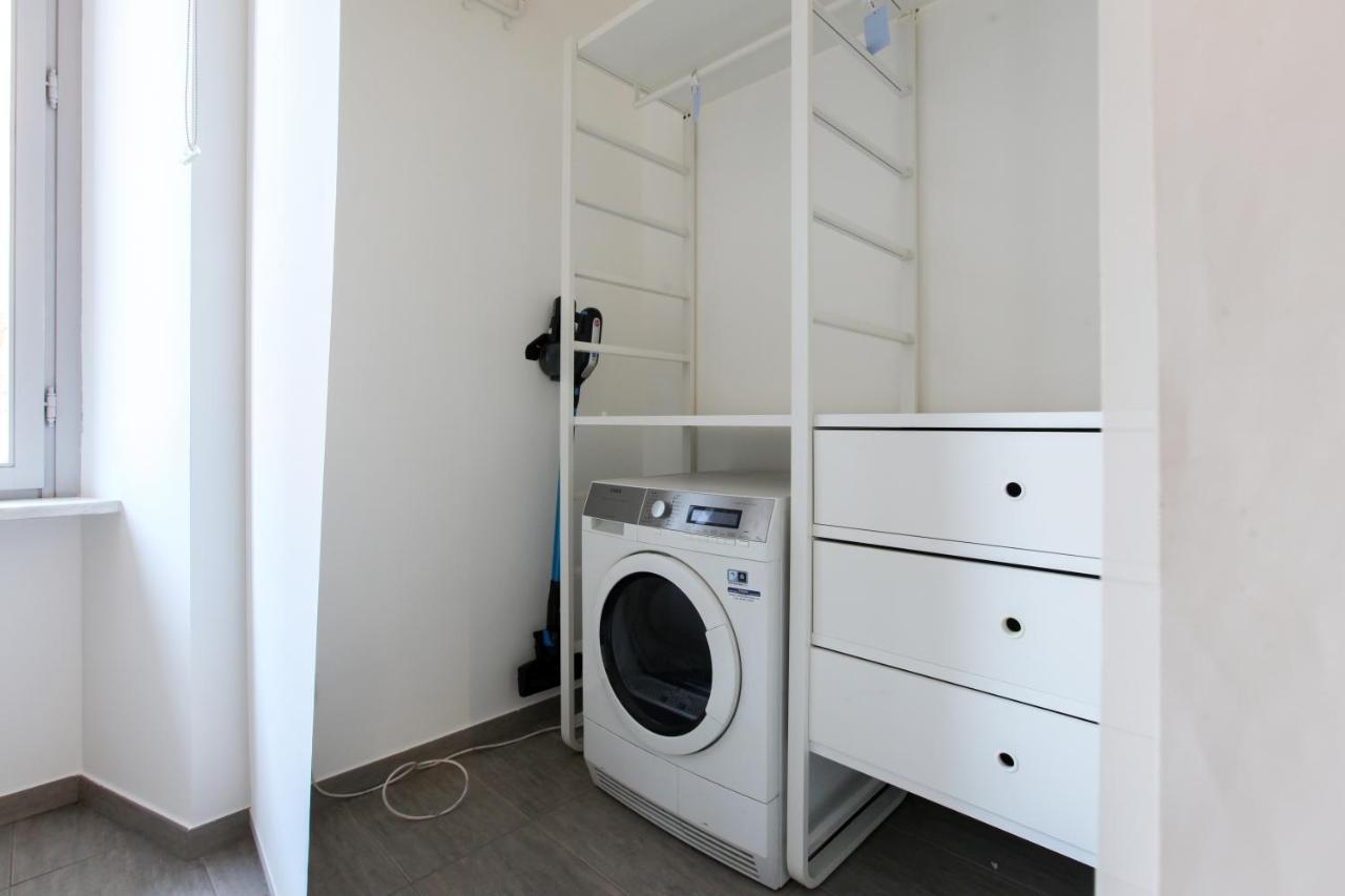 Modern Apartment Close To Shopping District 밀라노 외부 사진